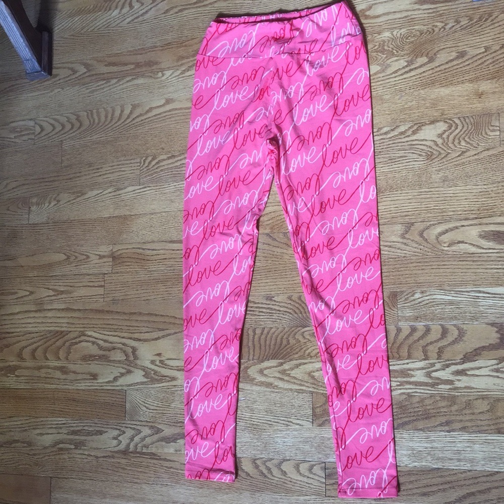 LulaRoe Pink leggings w/white & red love written